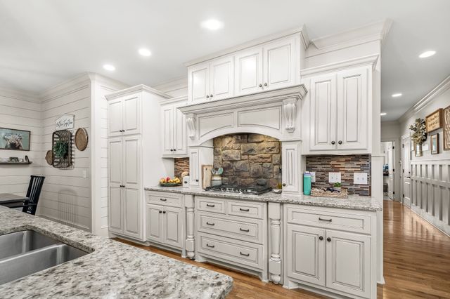 1712 Ledford Mill Rd, Normandy, TN 37360