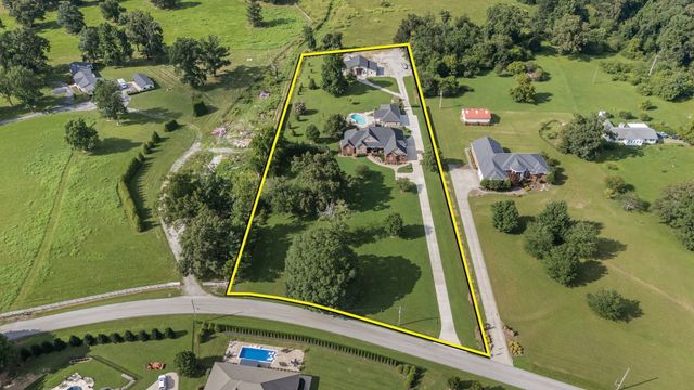 1712 Ledford Mill Rd, Normandy, TN 37360