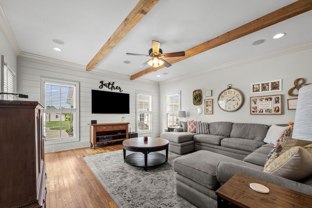 1712 Ledford Mill Rd, Normandy, TN 37360
