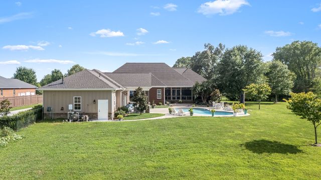 1712 Ledford Mill Rd, Normandy, TN 37360