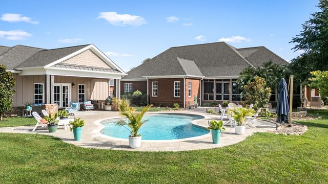 1712 Ledford Mill Rd, Normandy, TN 37360