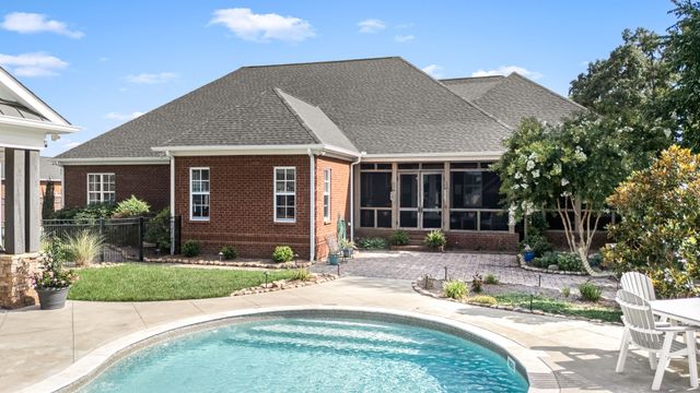 1712 Ledford Mill Rd, Normandy, TN 37360