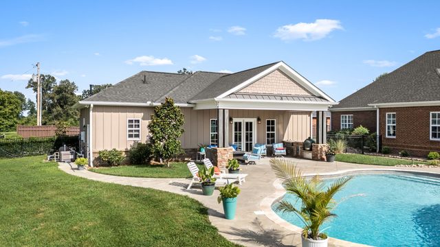 1712 Ledford Mill Rd, Normandy, TN 37360