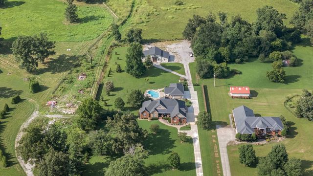 1712 Ledford Mill Rd, Normandy, TN 37360