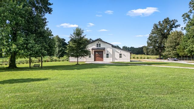 1712 Ledford Mill Rd, Normandy, TN 37360