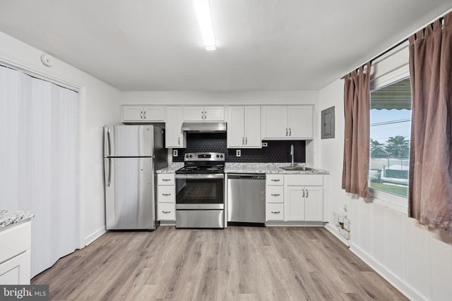 7911 BANK ST, Baltimore, MD 21224