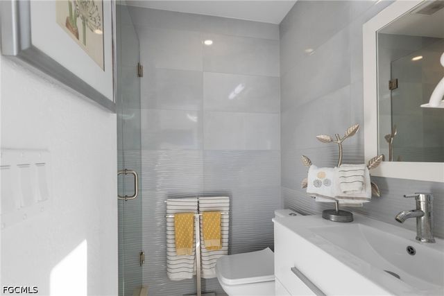 5700 Waxmyrtle WAY, Naples, FL 34109