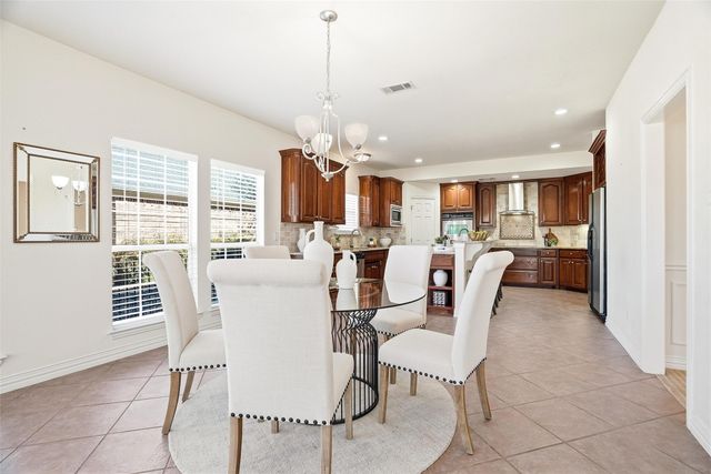 1825 Spinnaker Lane, Azle, TX 76020