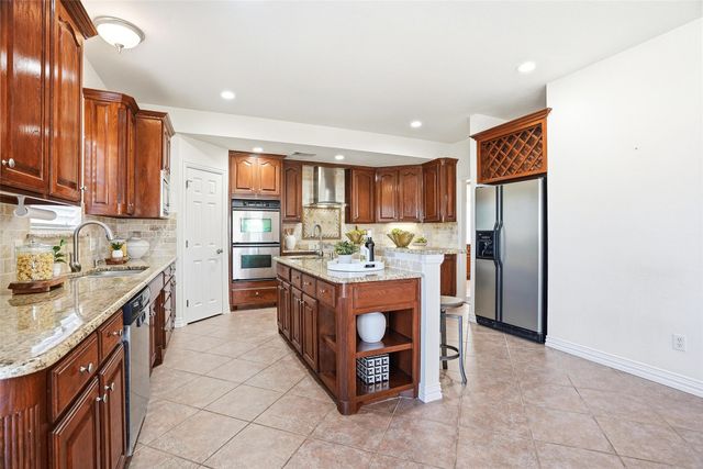 1825 Spinnaker Lane, Azle, TX 76020