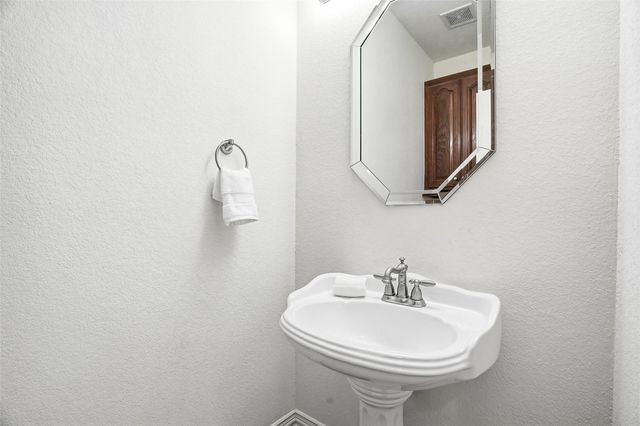 1825 Spinnaker Lane, Azle, TX 76020