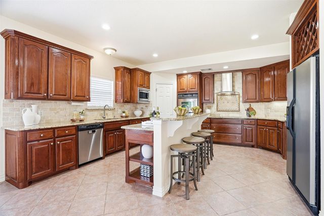 1825 Spinnaker Lane, Azle, TX 76020