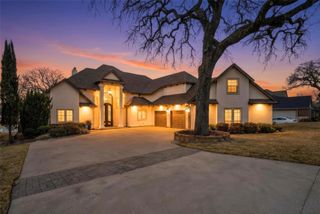 1825 Spinnaker Lane, Azle, TX 76020