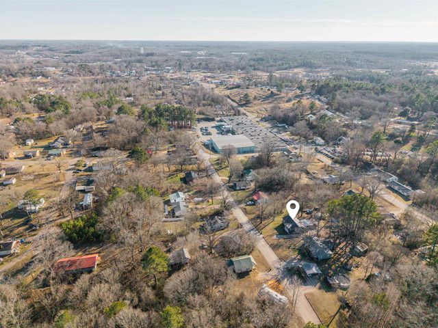 844 W PINE ST, Selmer, TN 38375