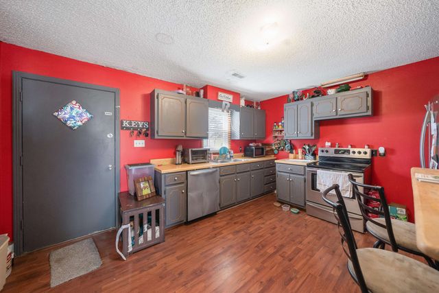 844 W PINE ST, Selmer, TN 38375