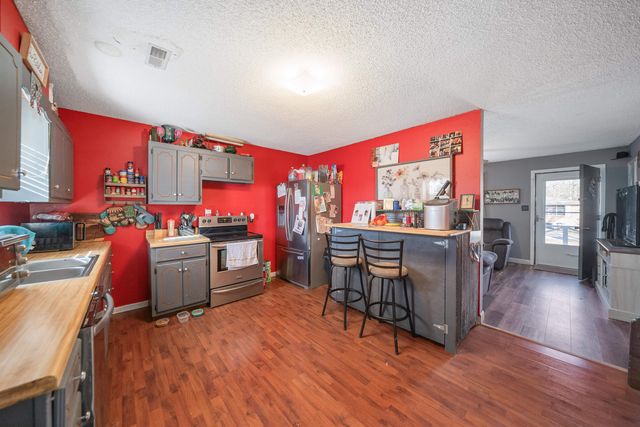 844 W PINE ST, Selmer, TN 38375