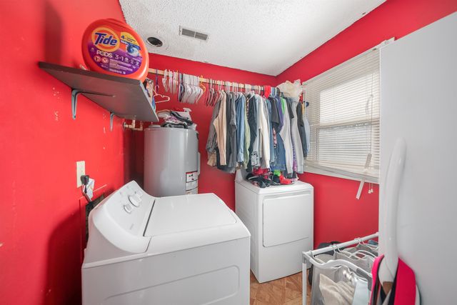 844 W PINE ST, Selmer, TN 38375