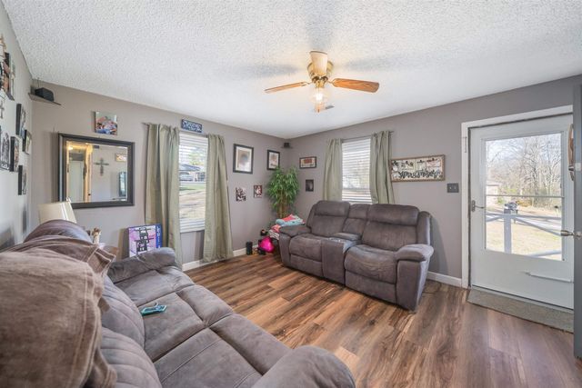 844 W PINE ST, Selmer, TN 38375