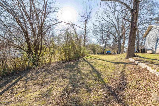 844 W PINE ST, Selmer, TN 38375