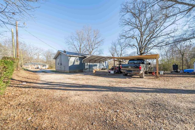 844 W PINE ST, Selmer, TN 38375
