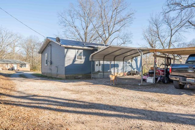 844 W PINE ST, Selmer, TN 38375