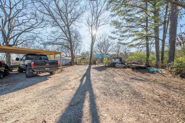 844 W PINE ST, Selmer, TN 38375