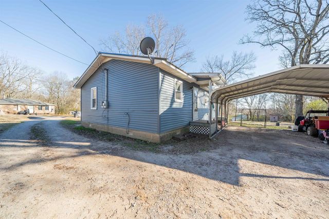 844 W PINE ST, Selmer, TN 38375