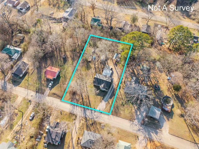 844 W PINE ST, Selmer, TN 38375