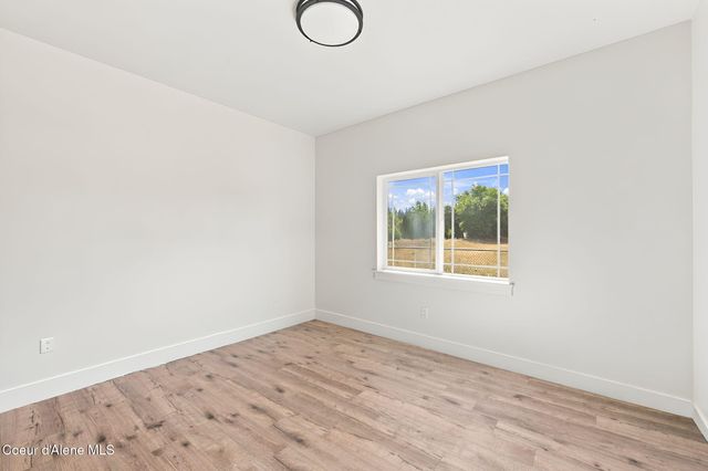 9084 N Secretariat LN, Hayden, ID 83835