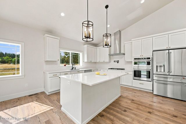 9084 N Secretariat LN, Hayden, ID 83835