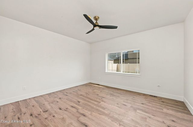 9084 N Secretariat LN, Hayden, ID 83835
