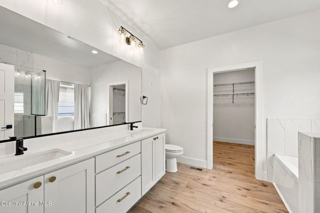 9084 N Secretariat LN, Hayden, ID 83835