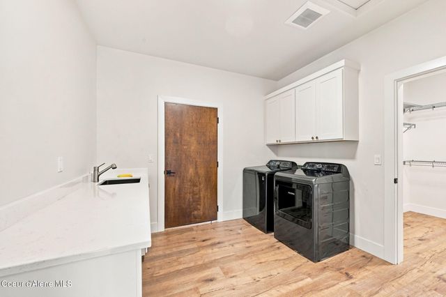 9084 N Secretariat LN, Hayden, ID 83835