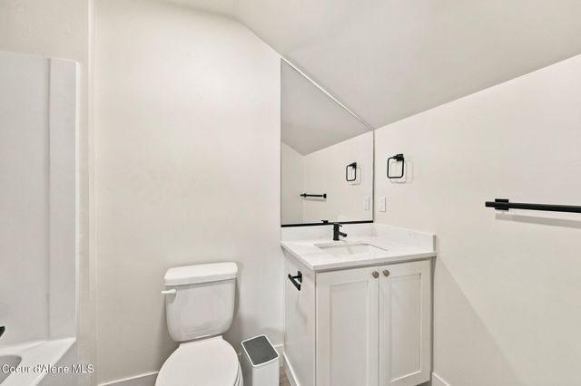 9084 N Secretariat LN, Hayden, ID 83835