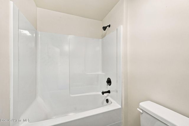 9084 N Secretariat LN, Hayden, ID 83835
