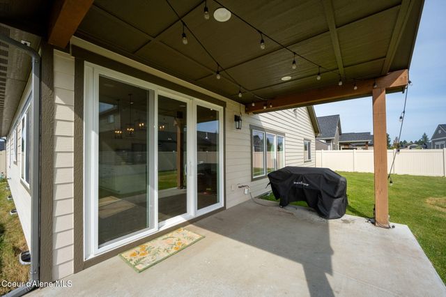 9084 N Secretariat LN, Hayden, ID 83835
