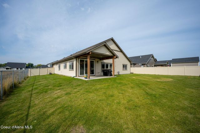 9084 N Secretariat LN, Hayden, ID 83835