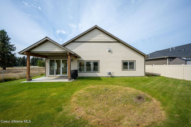 9084 N Secretariat LN, Hayden, ID 83835