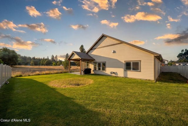 9084 N Secretariat LN, Hayden, ID 83835