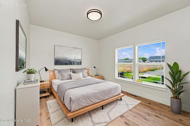 9084 N Secretariat LN, Hayden, ID 83835