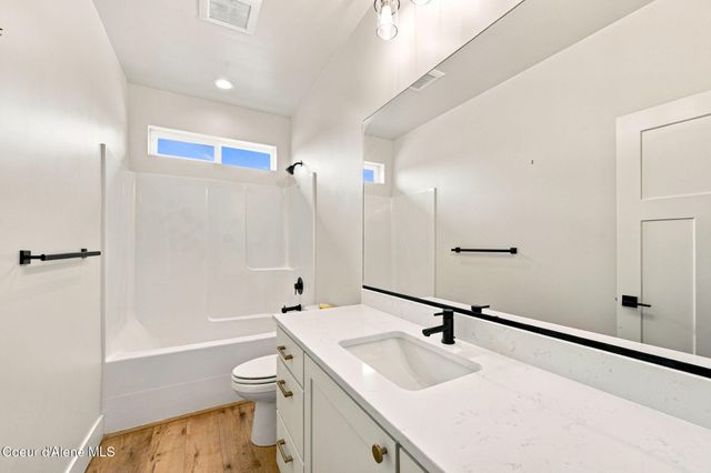 9084 N Secretariat LN, Hayden, ID 83835