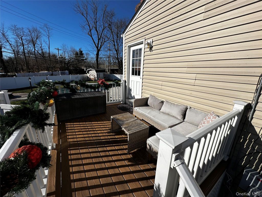 7 Lori Court, Northport, NY 11768