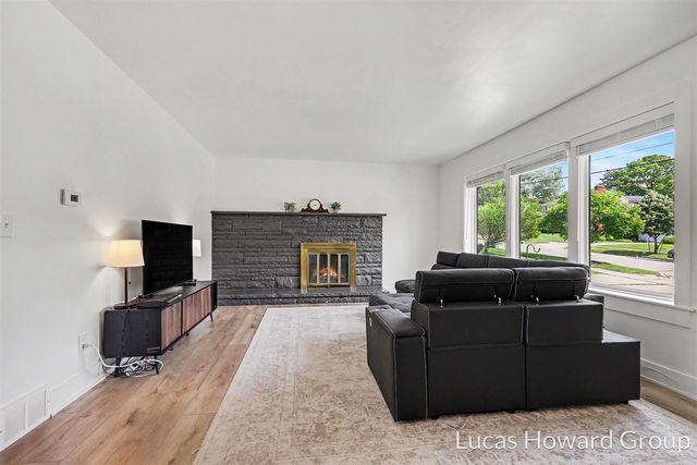 1819 Menominee Drive, Grand Rapids, MI 49506