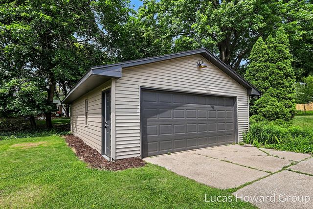 1819 Menominee Drive, Grand Rapids, MI 49506