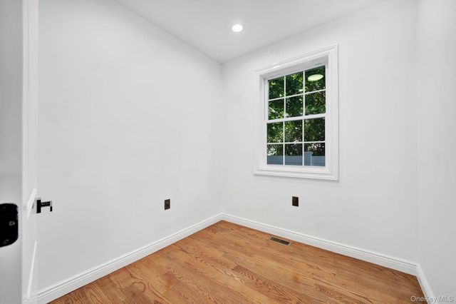 15 1st Street, Elmont, NY 11003
