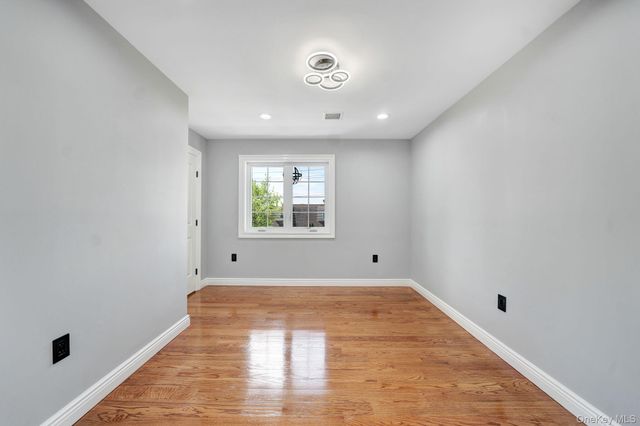 15 1st Street, Elmont, NY 11003