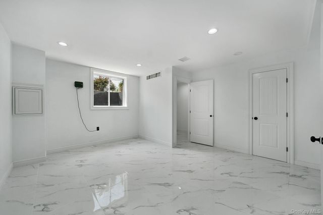 15 1st Street, Elmont, NY 11003