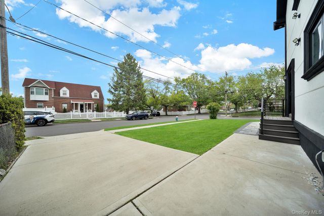 15 1st Street, Elmont, NY 11003
