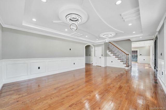 15 1st Street, Elmont, NY 11003