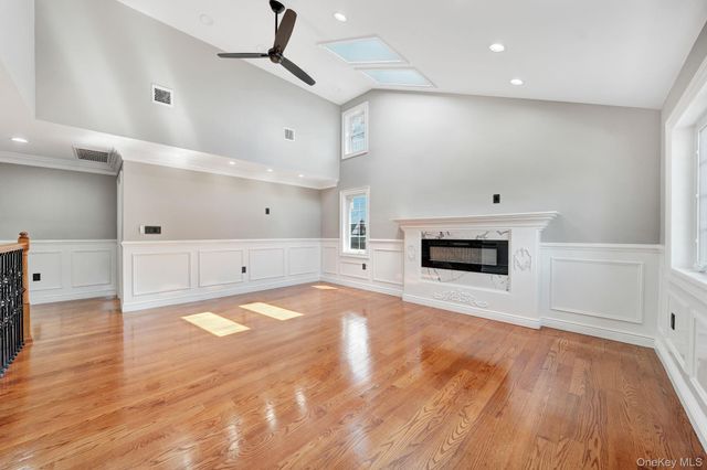 15 1st Street, Elmont, NY 11003
