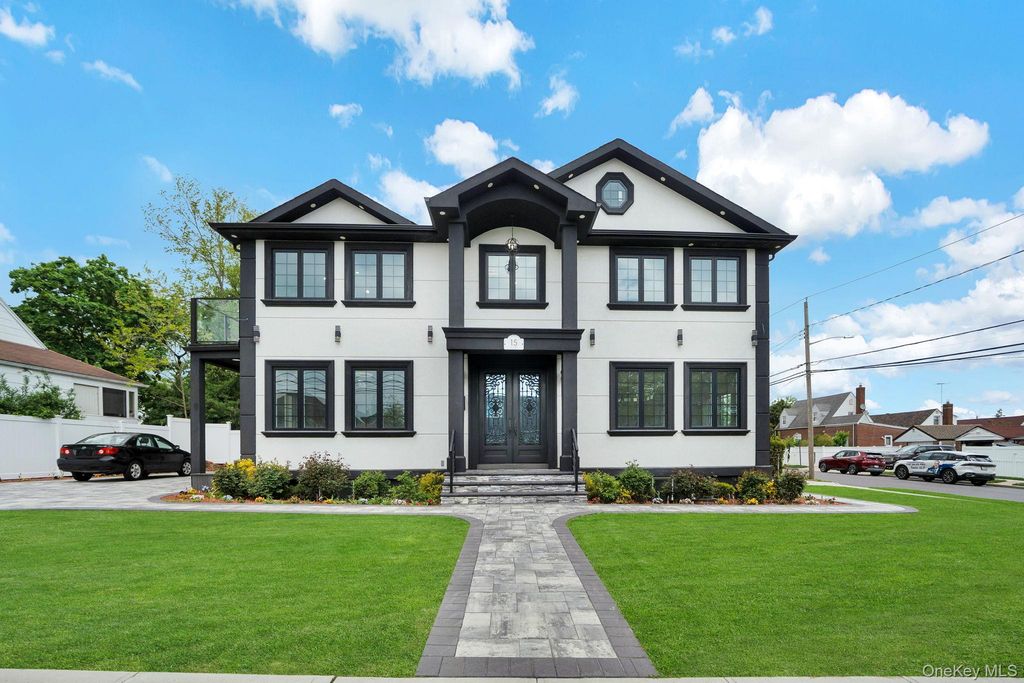 15 1st Street, Elmont, NY 11003